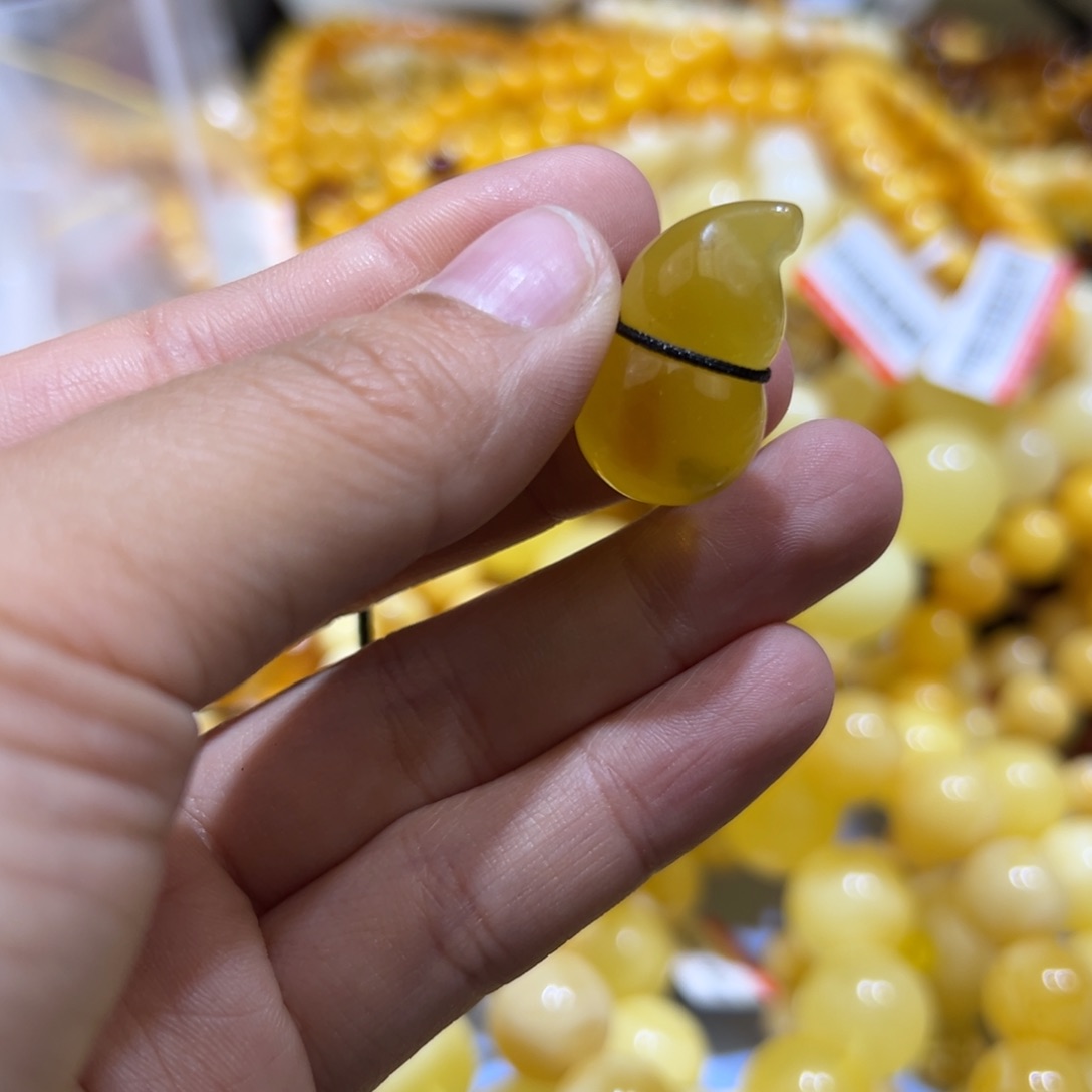 琥珀珠宝奇石未镶嵌