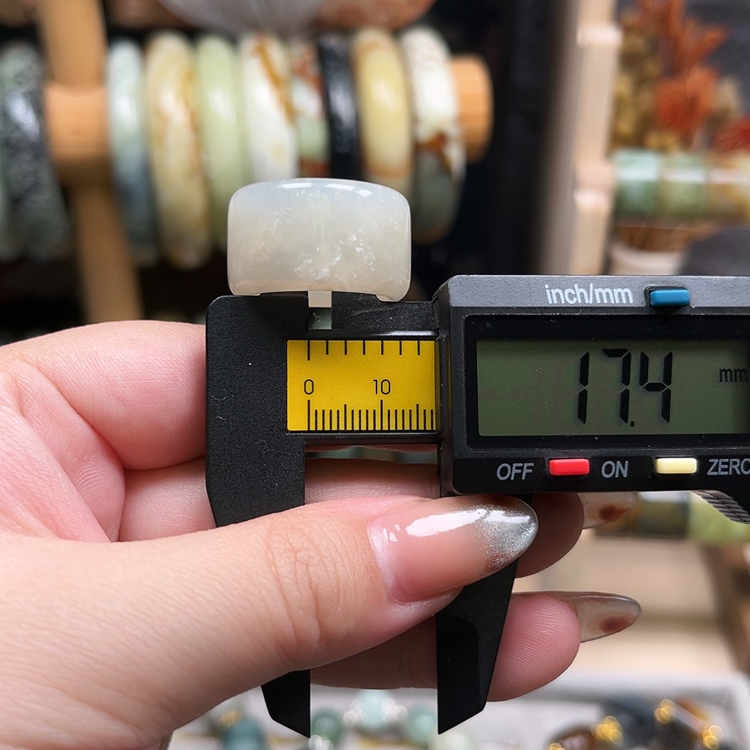 蛇纹石玉未镶嵌戒指