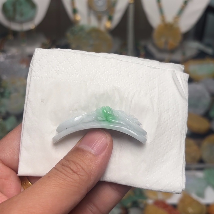 翡翠颈饰未镶嵌吊坠