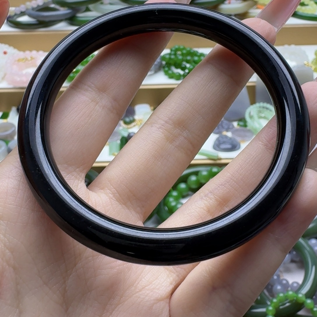 红***瑰和田玉未镶嵌挂件