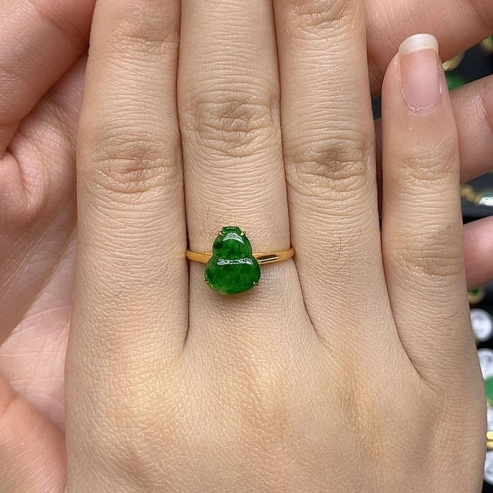 翡翠戒指18K金镶嵌天然翡翠
