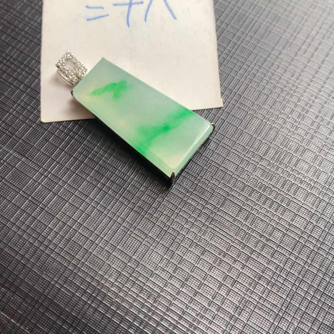 翡翠18K金镶嵌颈饰翡翠