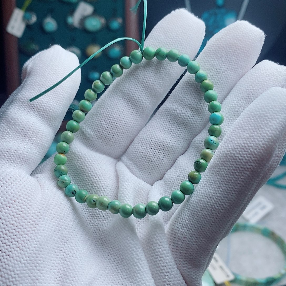 未镶嵌绿松石颈饰