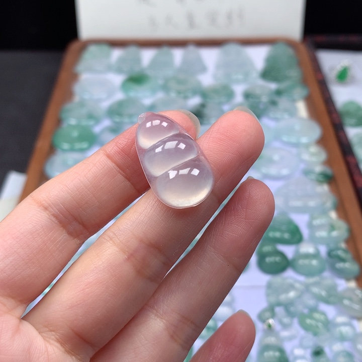 颈饰未镶嵌翡翠冰种福豆