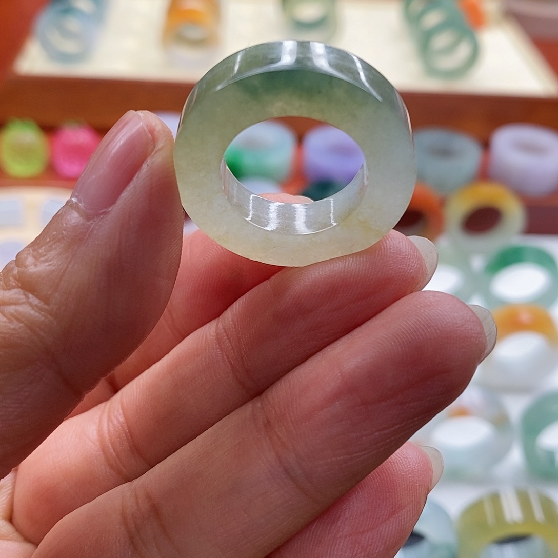 定制翡翠未镶嵌12-18圈口