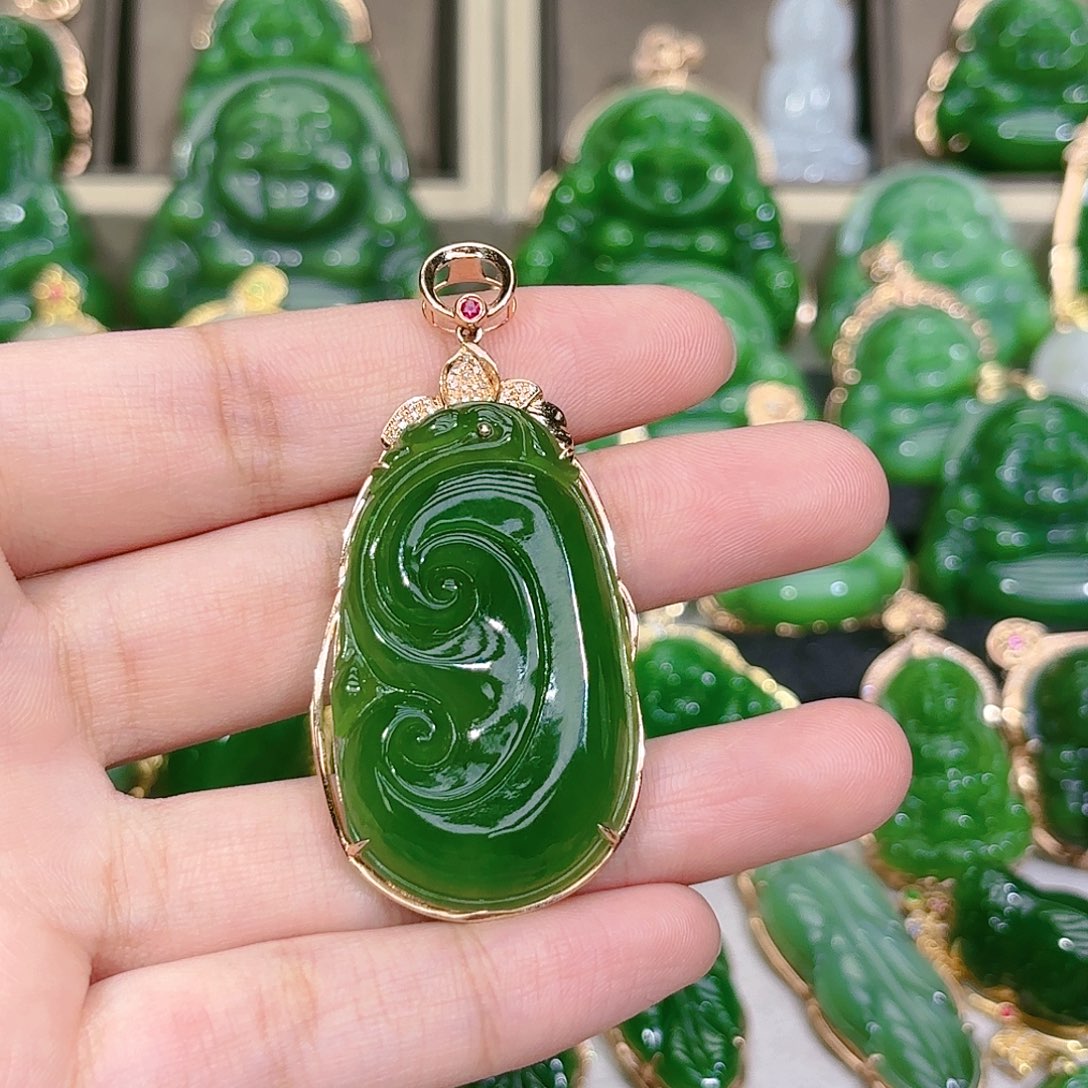 和田玉（碧玉）颈饰18K金镶嵌