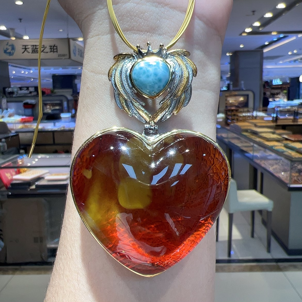 爱心意境吊坠 银镶嵌天然琥珀时尚女款精美吊坠