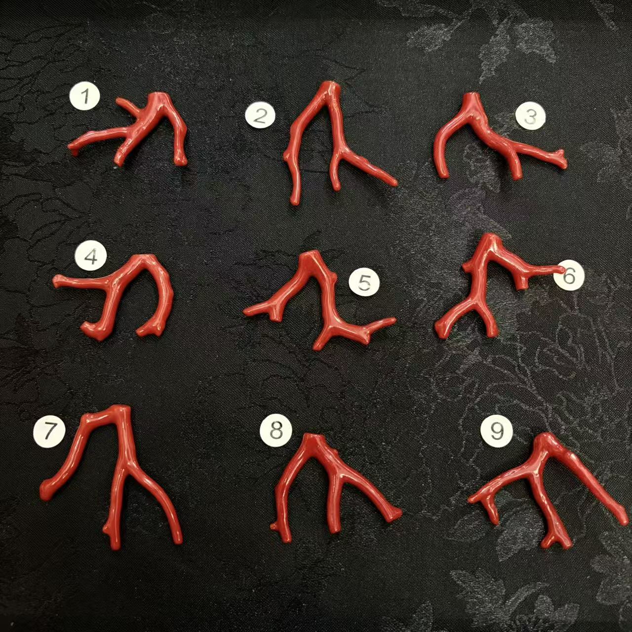 沙丁珊瑚树杈原枝吊坠约3g左右——118012