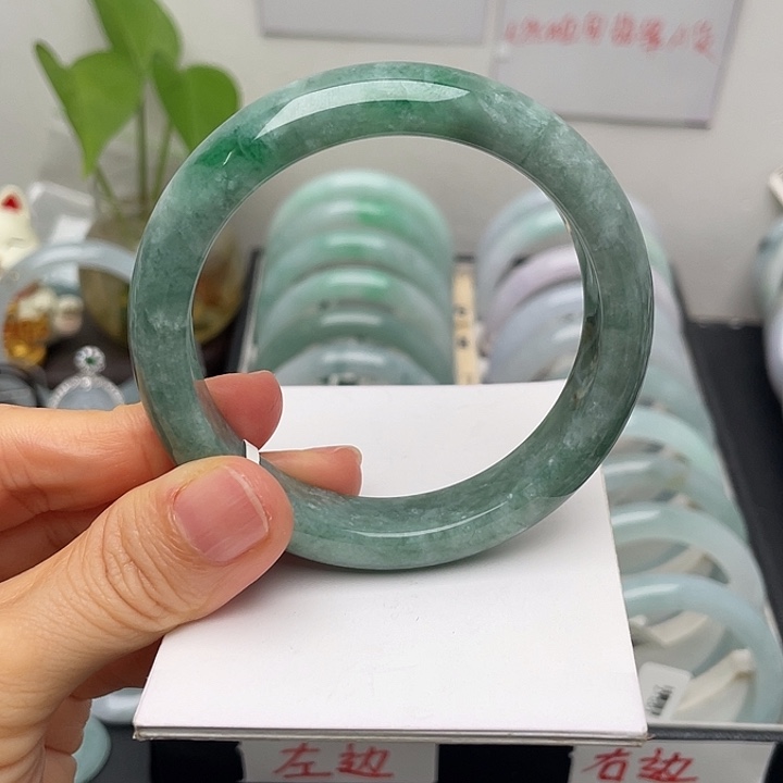 翡翠未镶嵌手镯57/13.4/8.8.