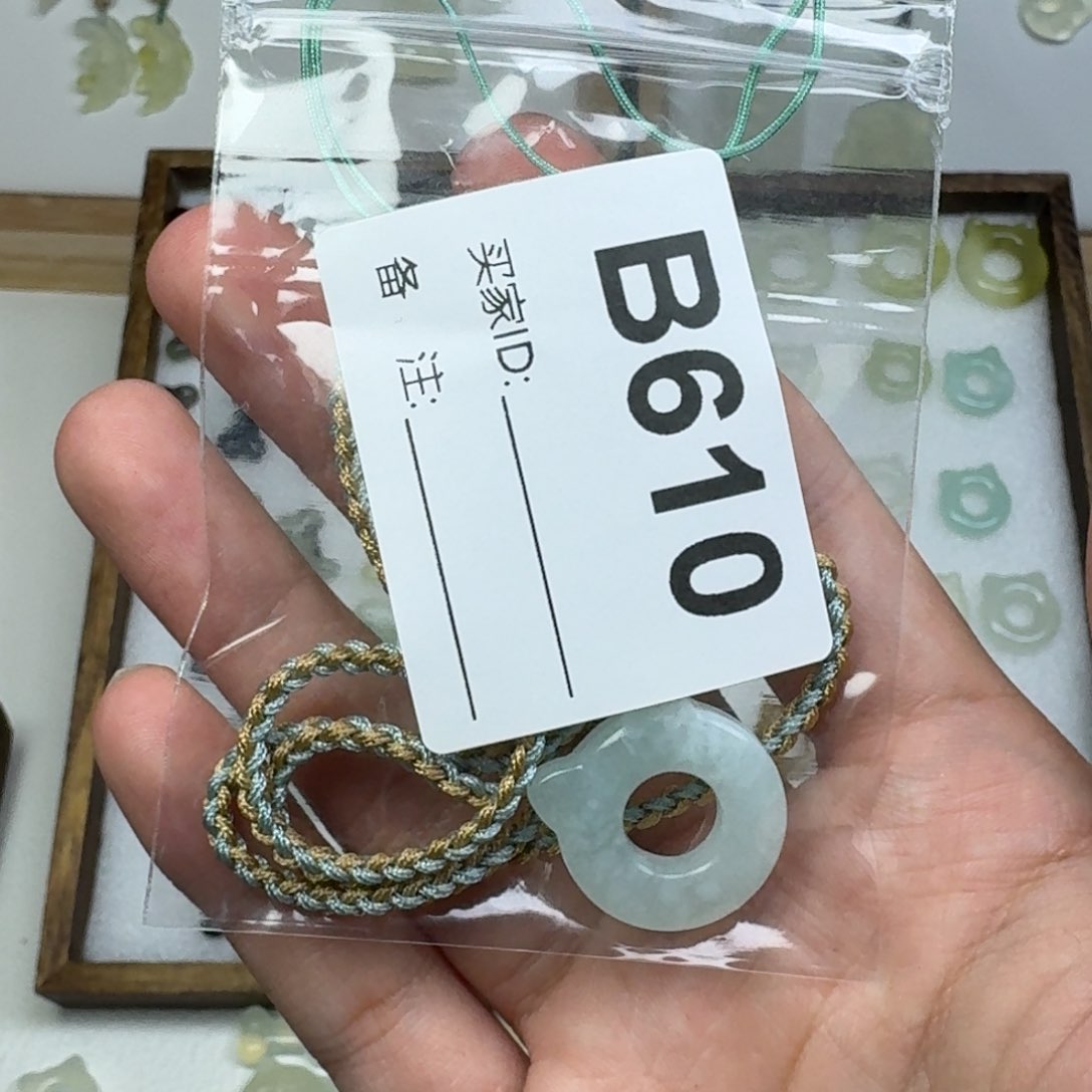 蛇纹石玉吊坠未镶嵌阳****冰