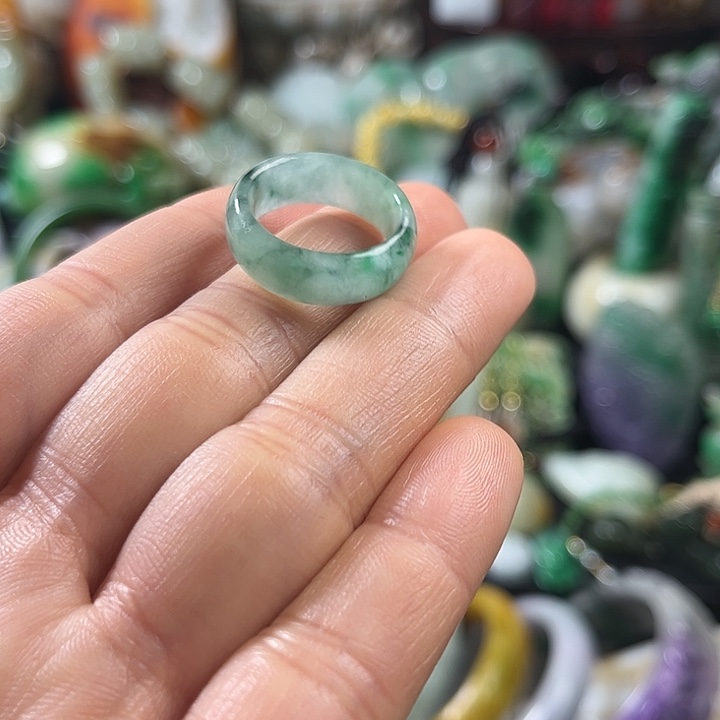 翡翠未镶嵌颈饰翡翠未镶嵌颈饰