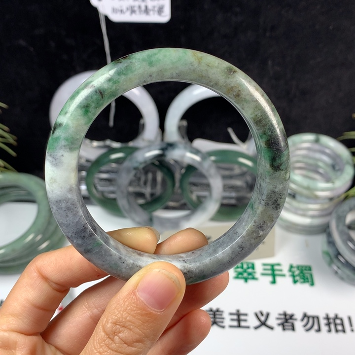 翡翠未镶嵌手镯29号。 57圈