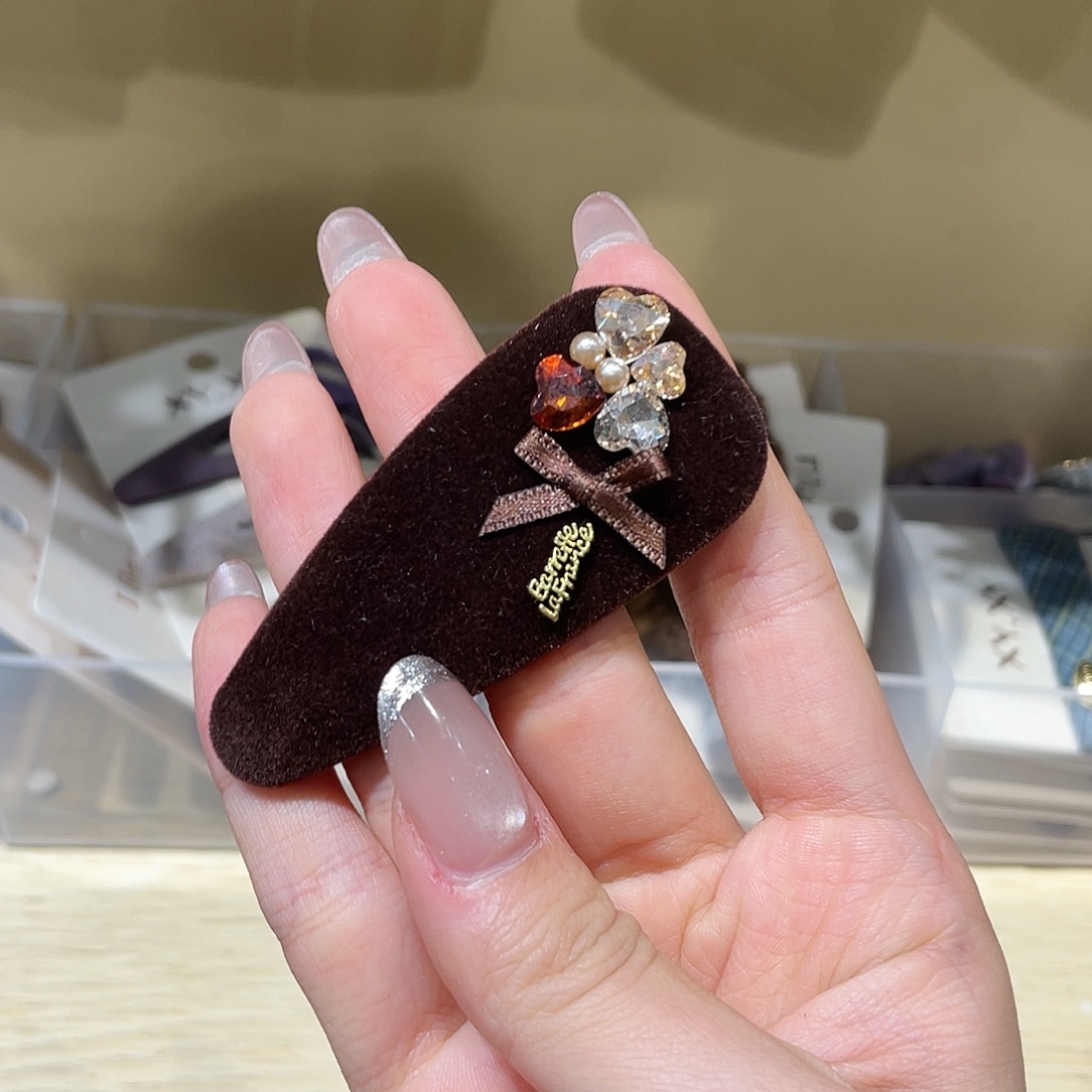 布艺非金属咖色钻一只