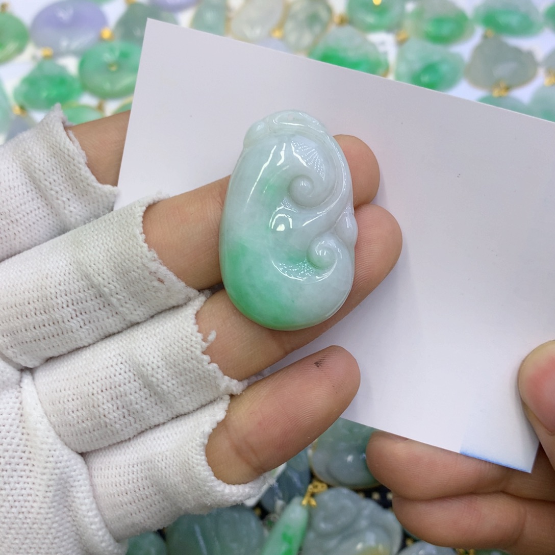 翡翠颈饰未镶嵌翡翠