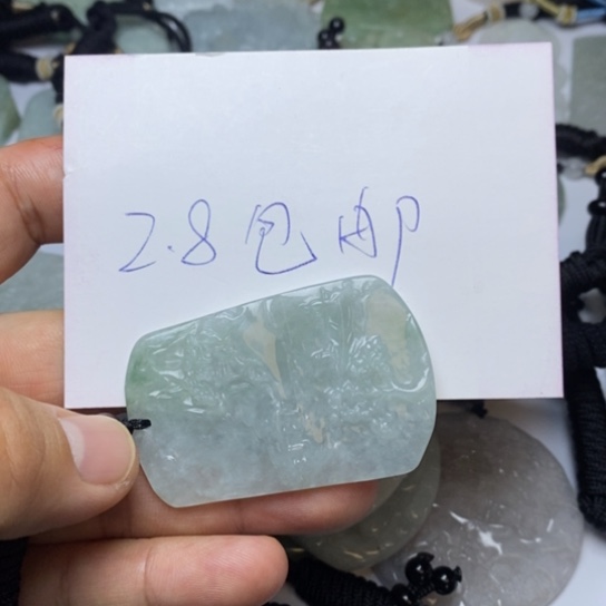 君***翡翠未镶嵌颈饰翡翠