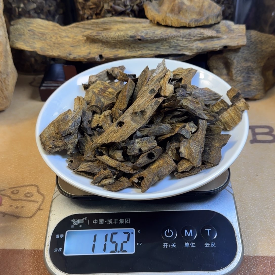 小***飞沉香沉香碎屑莺歌绿块料115克