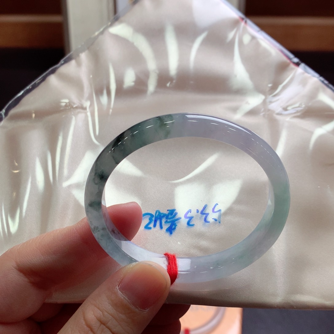 翡翠手镯未镶嵌天然翡翠