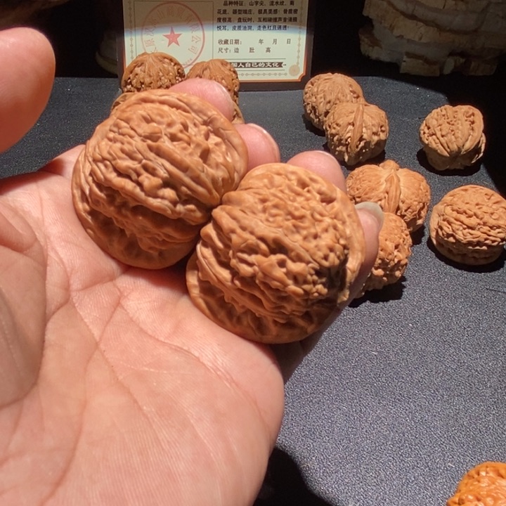 文玩核桃吊坠小****.四座楼