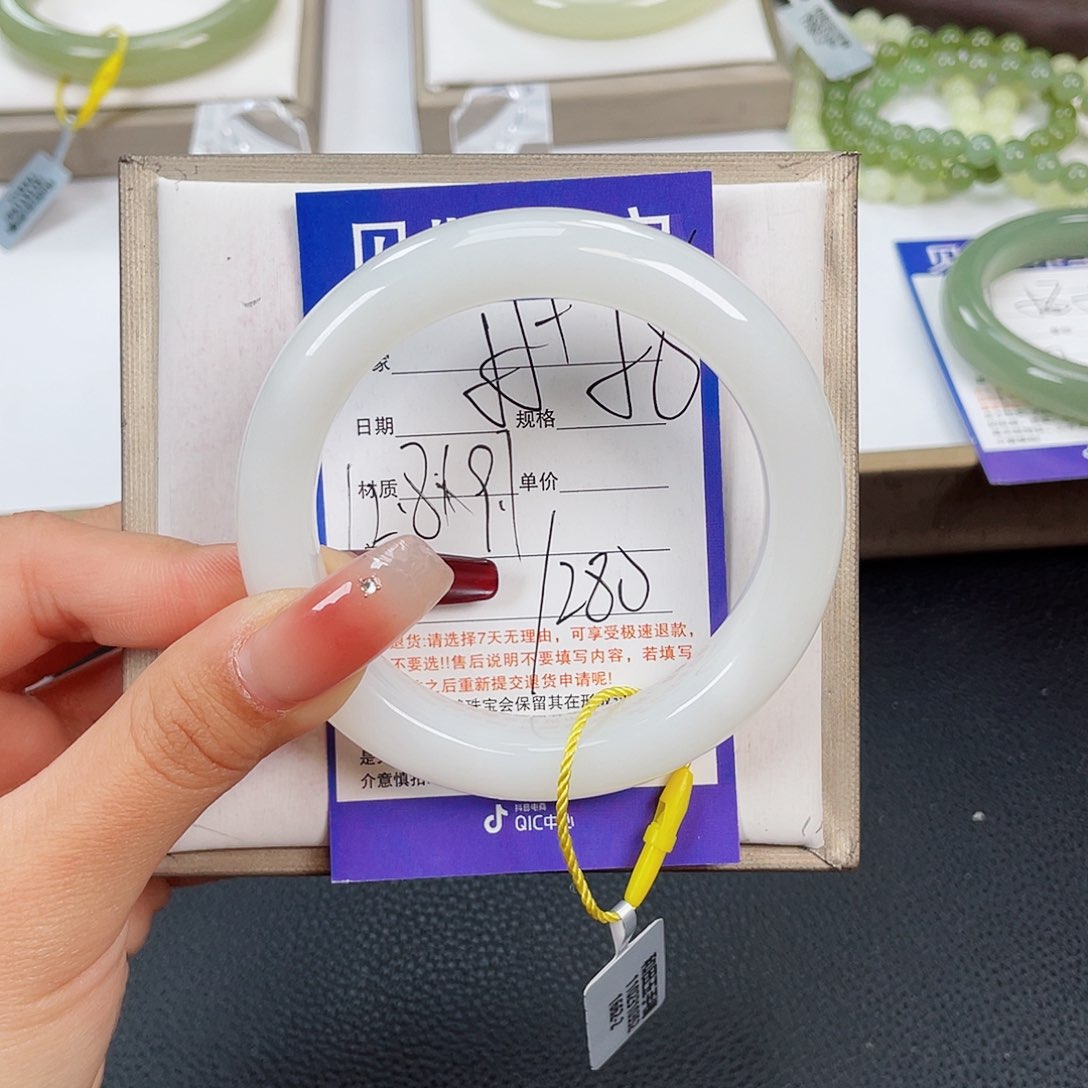 和田玉手镯未镶嵌