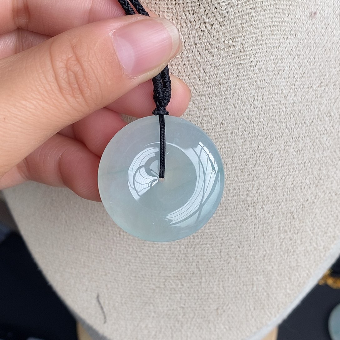 翡翠颈饰未镶嵌翡翠首饰