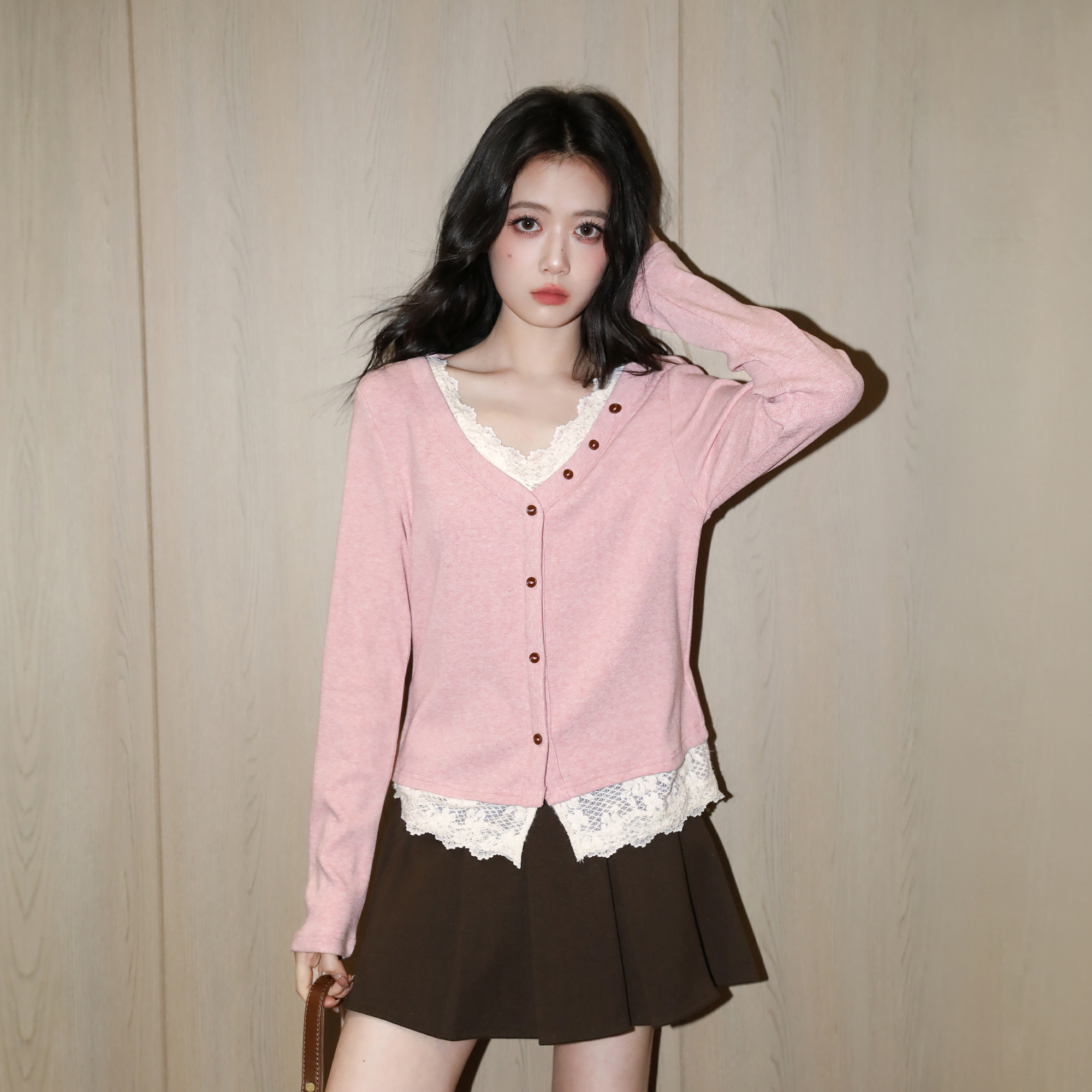 粉色V领长袖T恤女春秋2025秋季新款蕾丝拼接显瘦内搭可外穿短上衣
