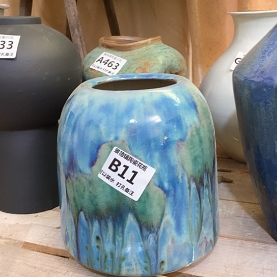 瓶景德镇陶瓷。景德镇陶瓷