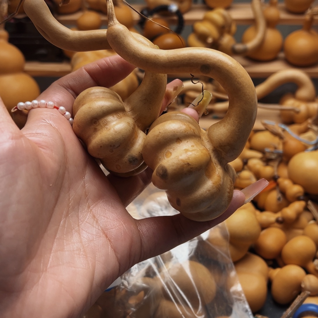 玉***5两把小如意手把，45.8秒拍。