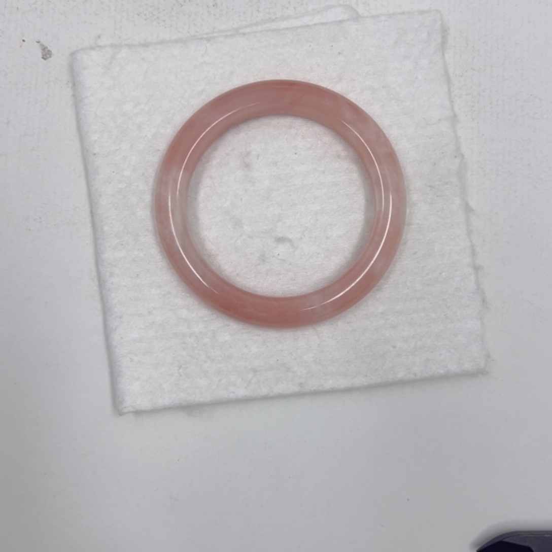 独***g石英质玉未镶嵌手镯