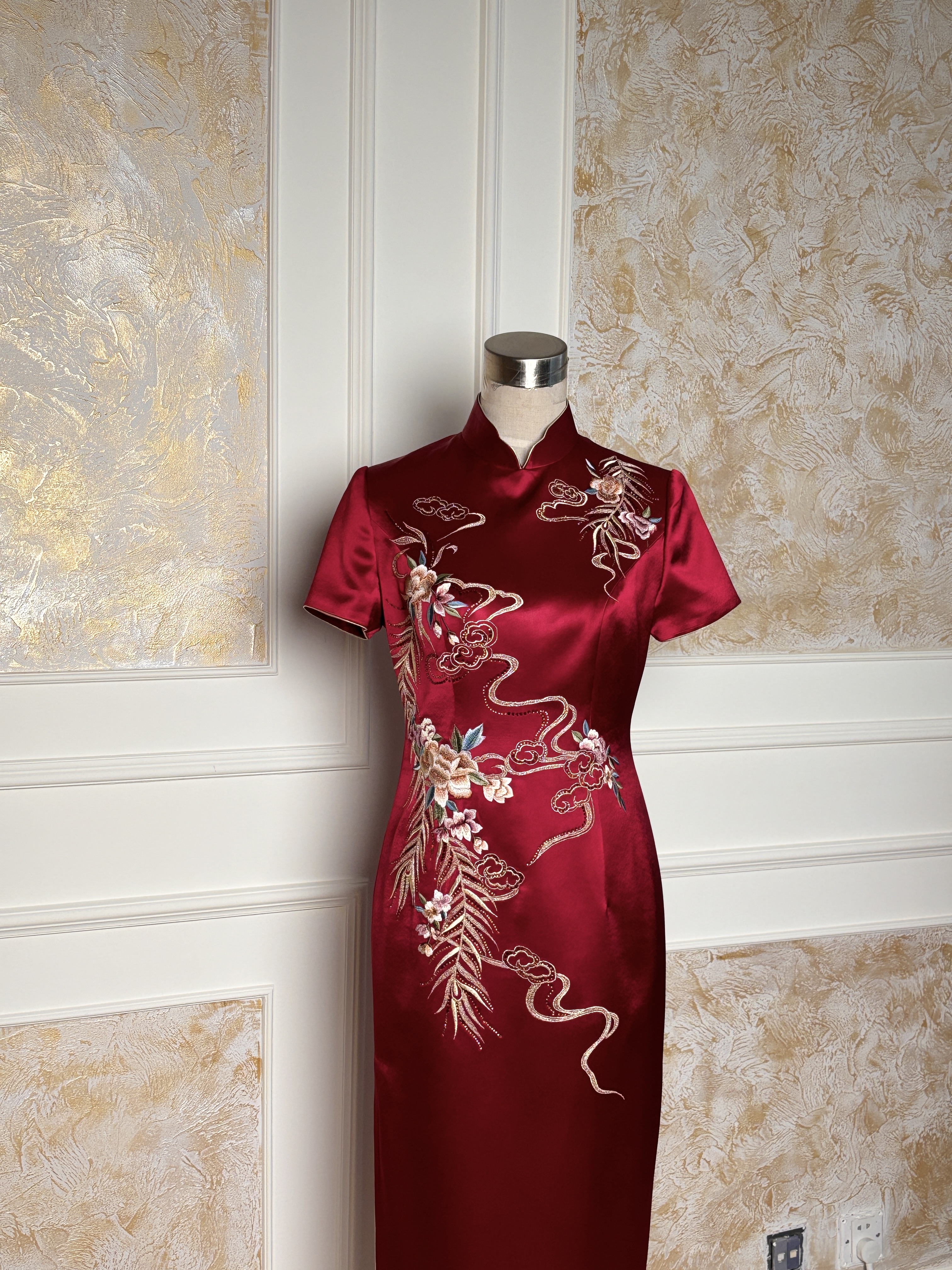 御颖旗袍 2025年婚宴妆国风古韵改良旗袍刺绣中长款显瘦气质修身