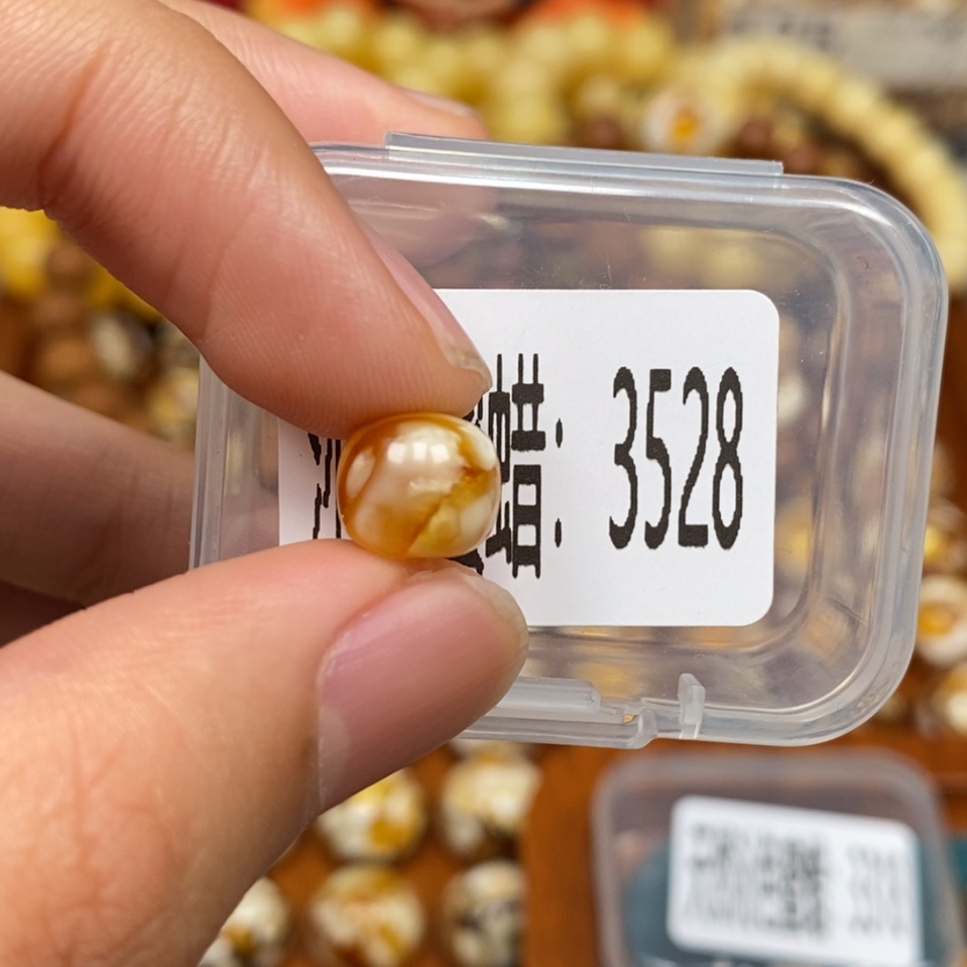 蜜蜡未镶嵌珠宝奇石3528