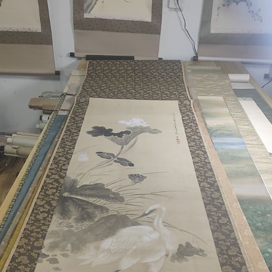 光耀。只见杨花乱滚