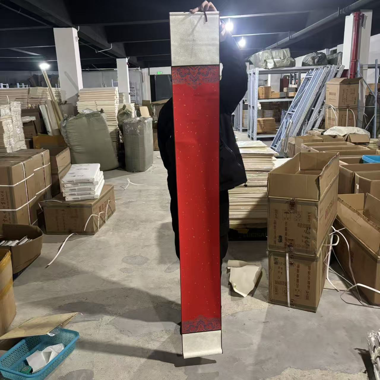 【到手两个】万年红洒金楹联对联款蜡染挂轴