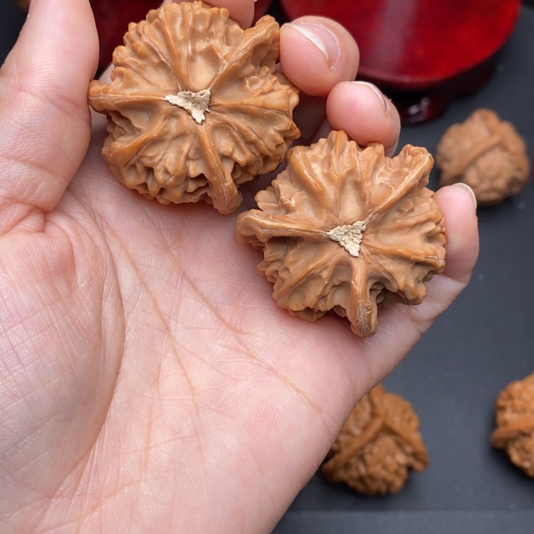 呆***豪文玩核桃盘山三棱全品38