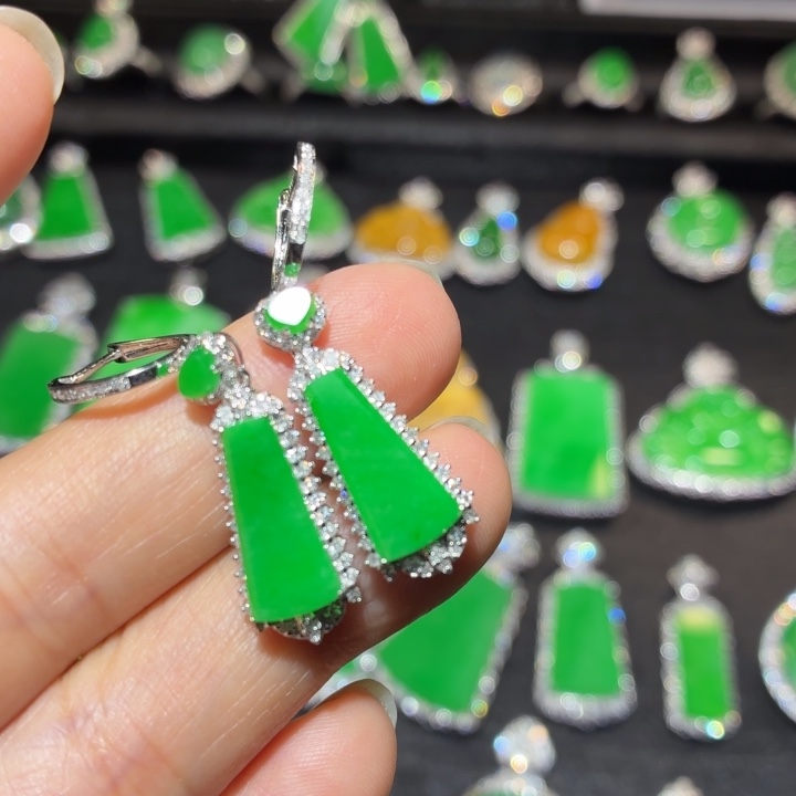 翡翠18K金镶嵌吊坠(不含链)翡翠