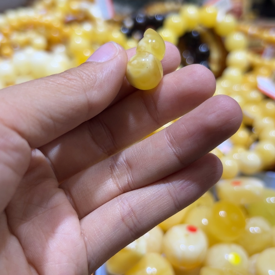 琥珀珠宝奇石未镶嵌