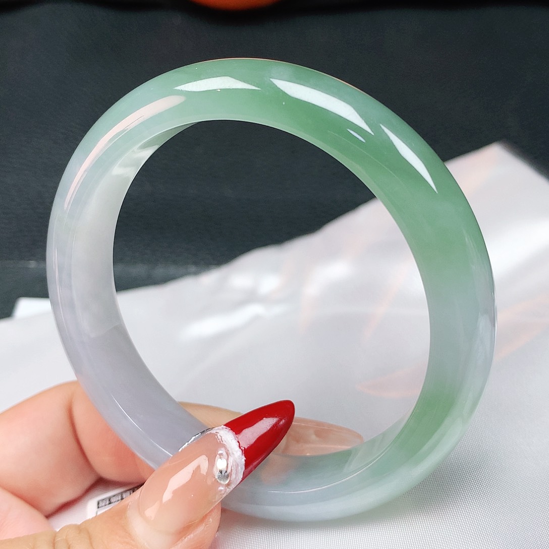 翡翠手镯未镶嵌56圈