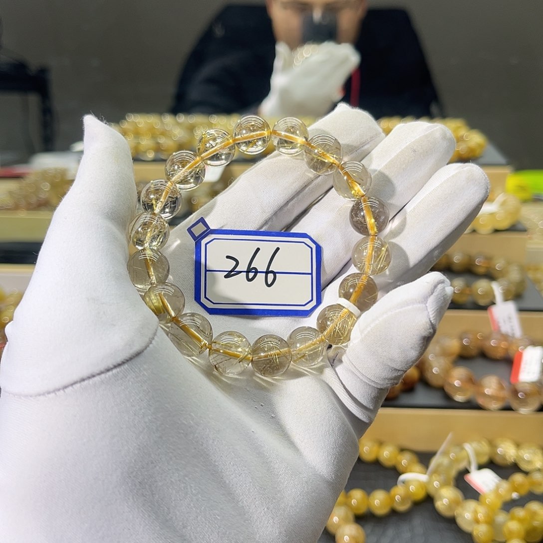 水晶手链未镶嵌月*树晶莹剔透