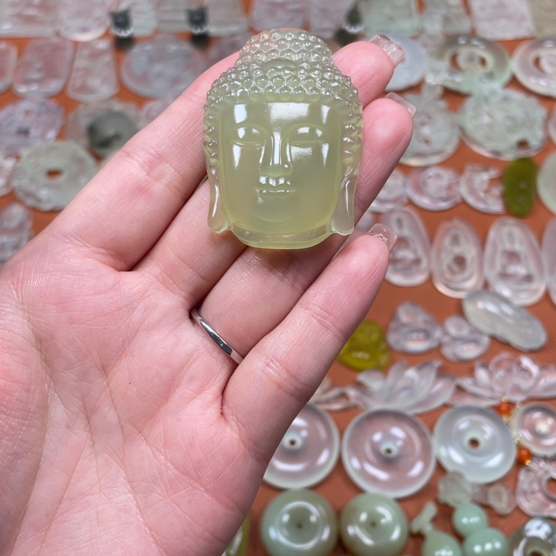 ****金蛇纹石玉未镶嵌颈饰