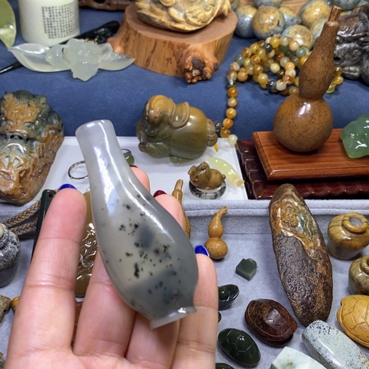 蛇纹石玉岫玉瓶未镶嵌