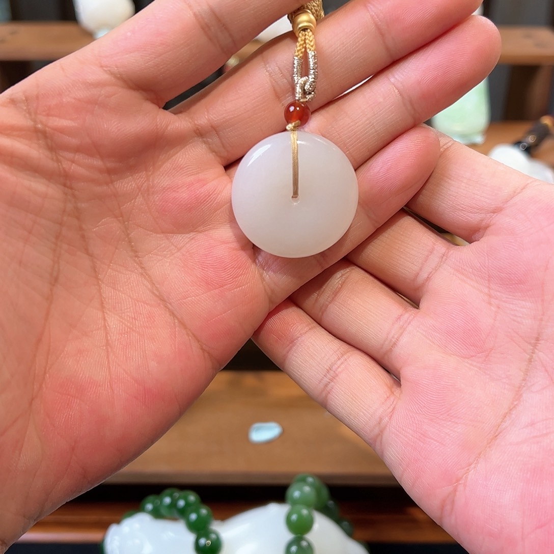 和田玉颈饰未镶嵌小*?