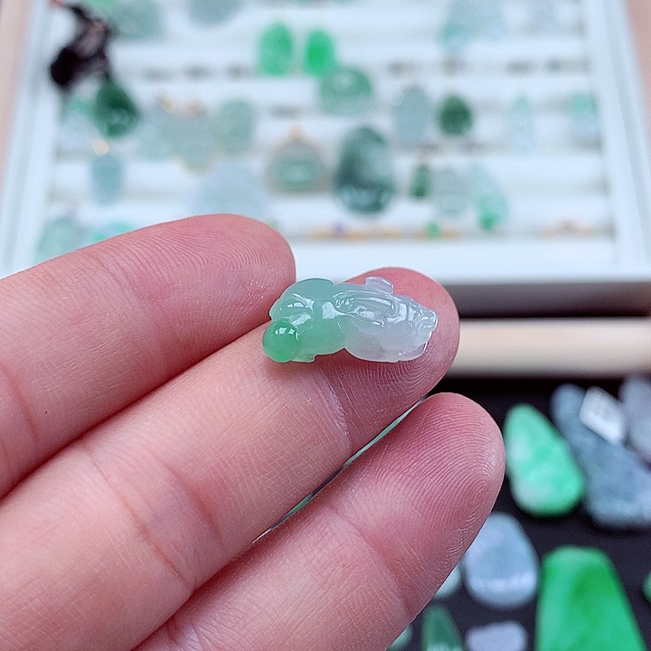 翡翠吊坠(不含链)未镶嵌山****2