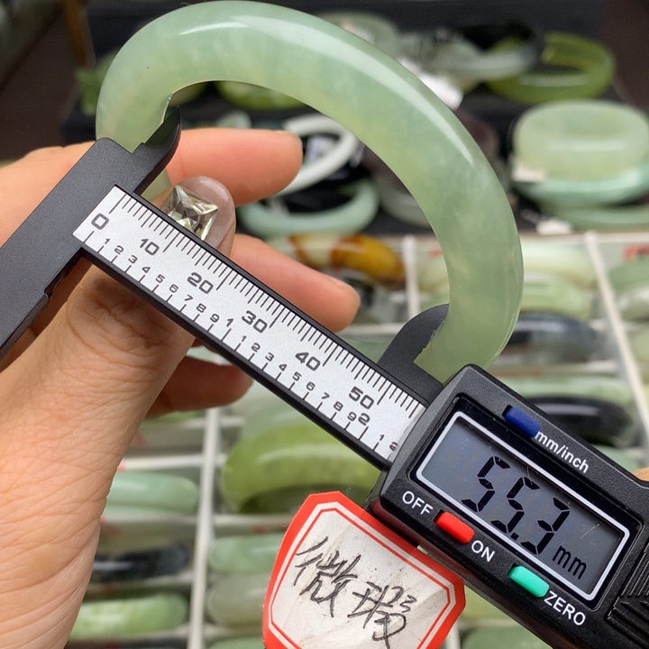 蛇纹石玉未镶嵌手镯486