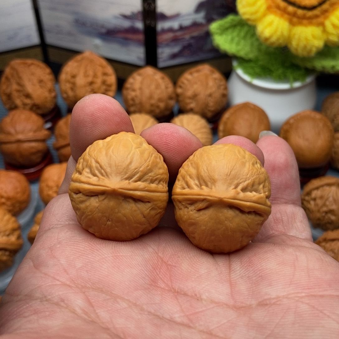 文玩核桃把件光头元宝