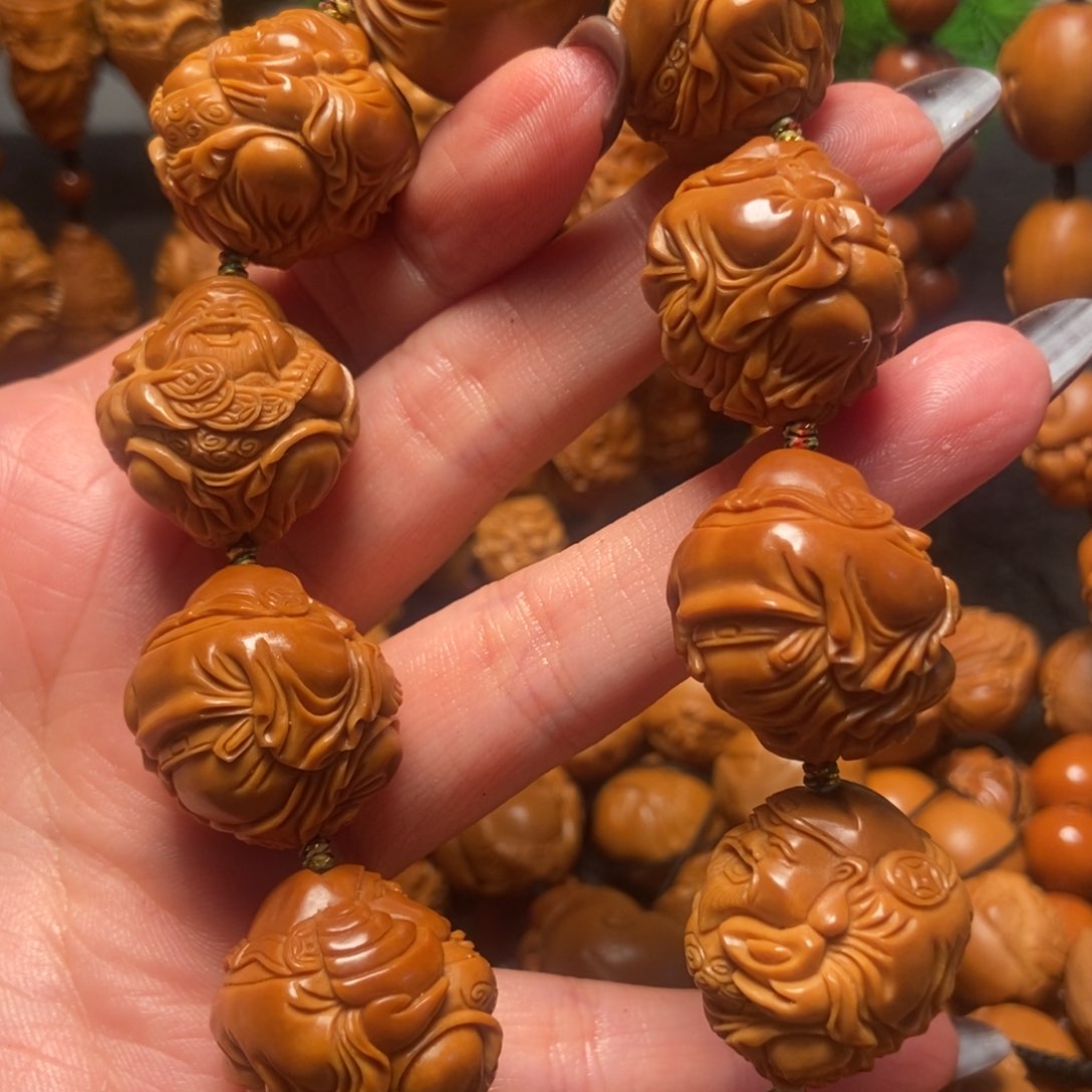 橄榄核吊坠肉**爹八方来财