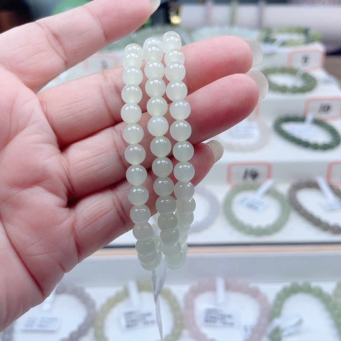 ****她手链未镶嵌和田玉（糖玉）