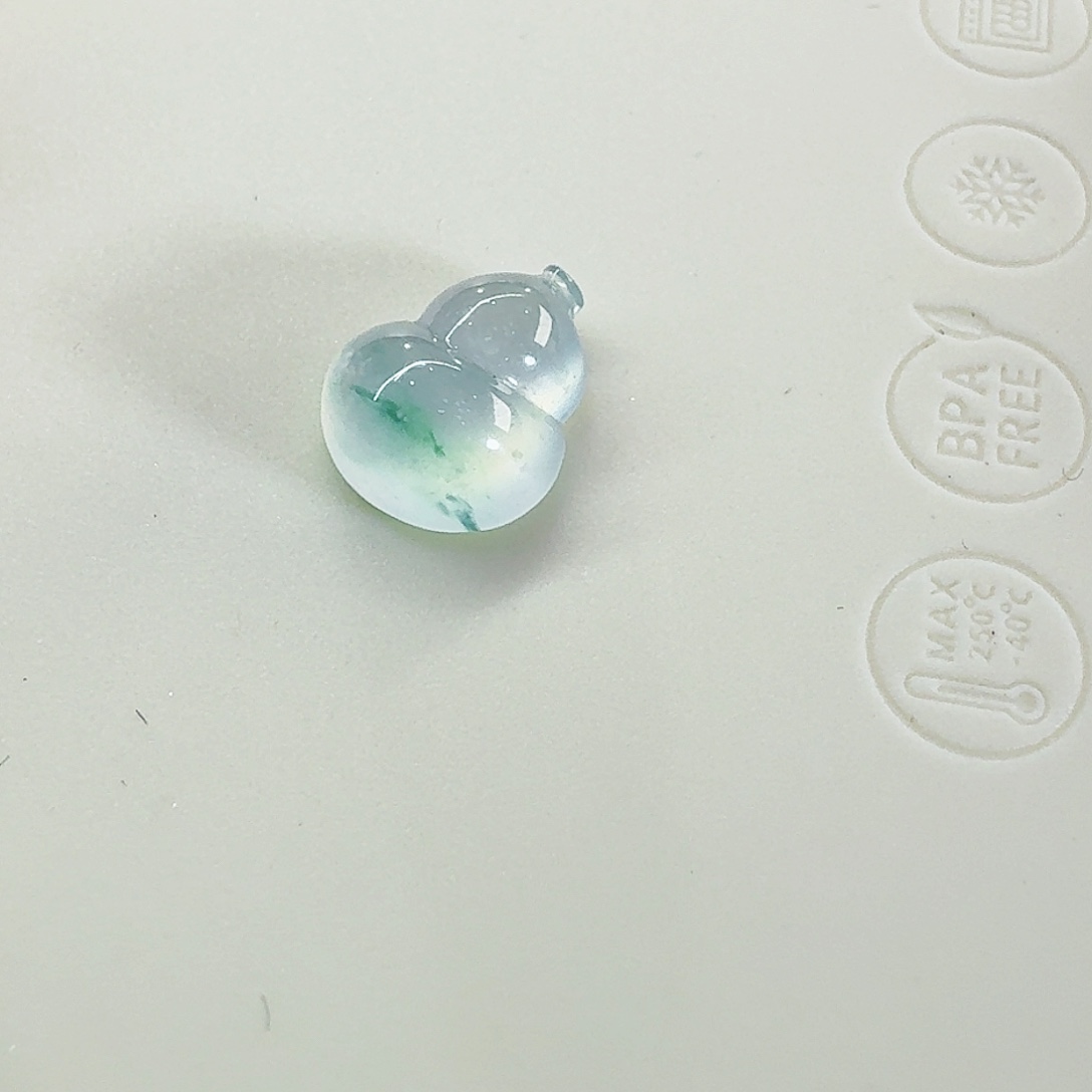 翡翠颈饰未镶嵌我****葫芦