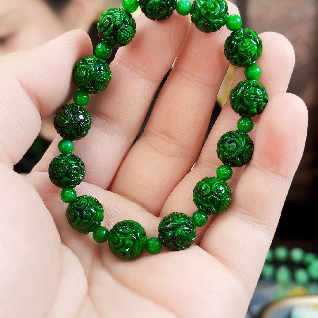 翡翠未镶嵌颈饰手链