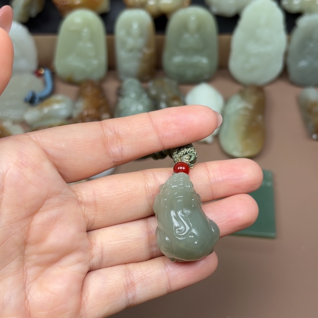 和田玉颈饰未镶嵌