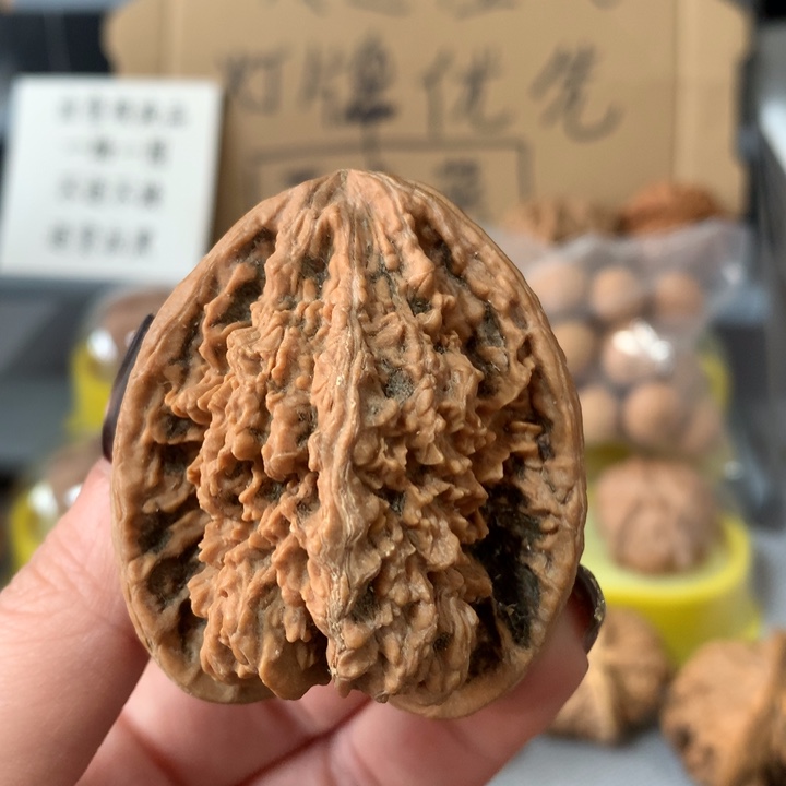 鸿***文玩核桃吊坠异形单只，有瑕疵