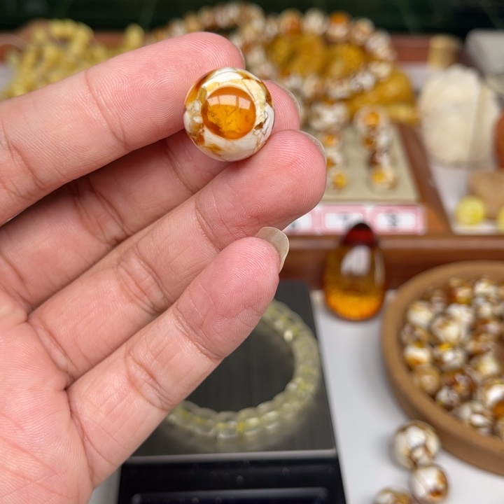 琥珀裸石未镶嵌徐****板28号